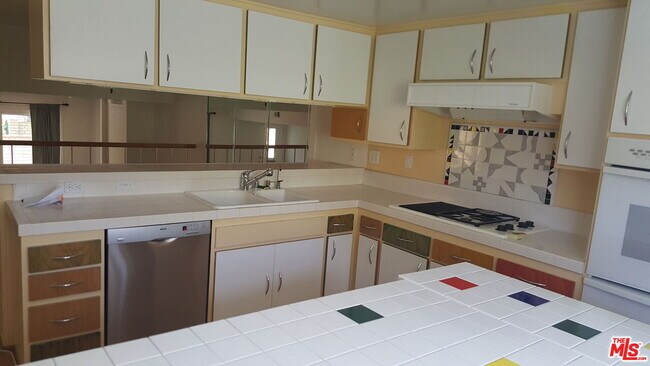 Building Photo - 4800 La Villa Marina