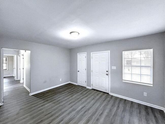 Building Photo - 1861 Coventry Dr