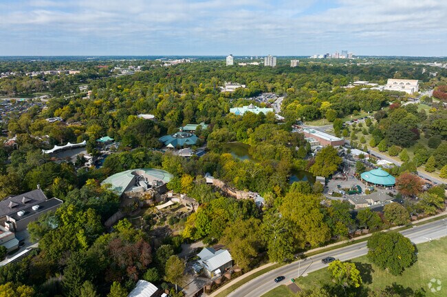 The Saint Loius Zoo is recognized as a leading zoo in the US.