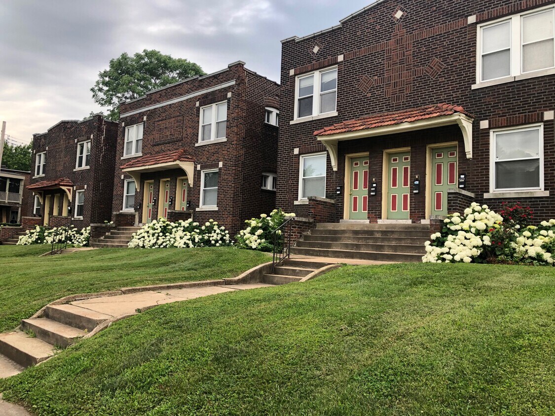 Primary Photo - 2108 Geyer Ave