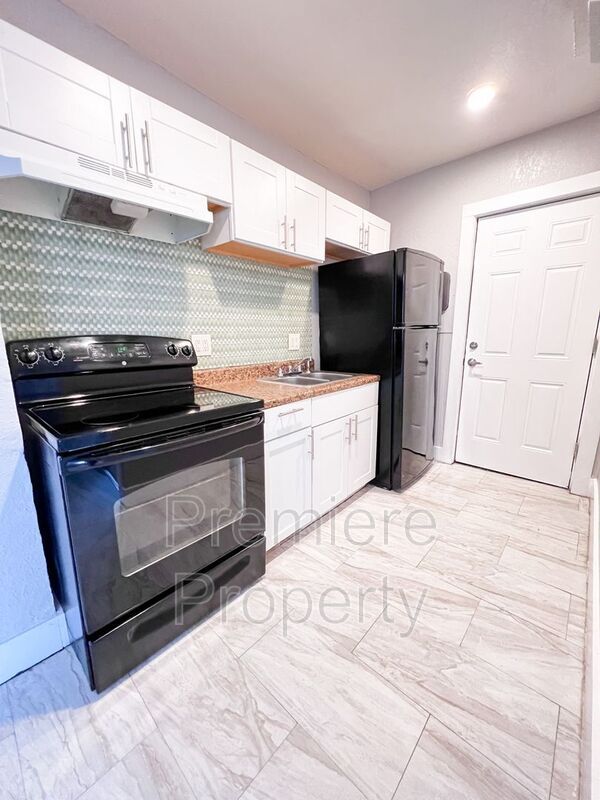 Building Photo - 2102 E 33rd St