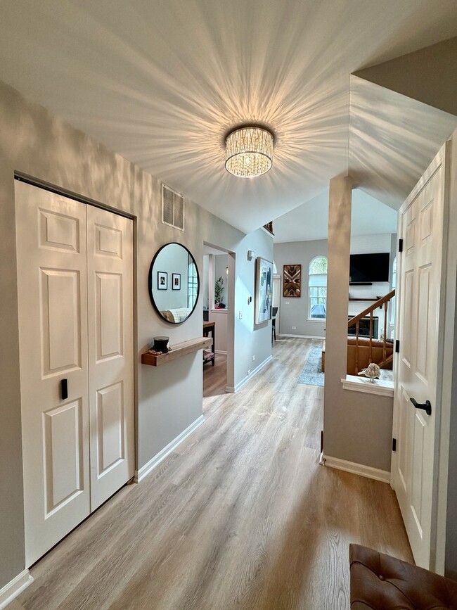 Building Photo - 1353 Ridgefield Cir