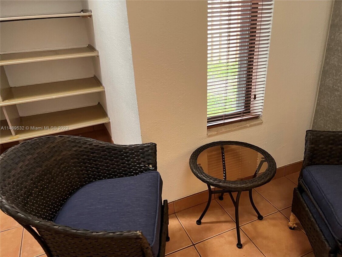 Foto principal - 8431 NW 19th St