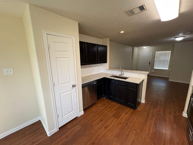 Building Photo - 10202 Staghill Dr