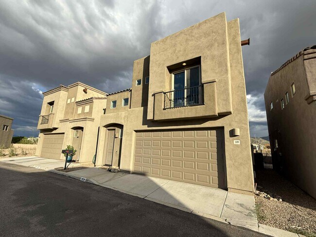 Foto del edificio - 109 S Crown Plaza