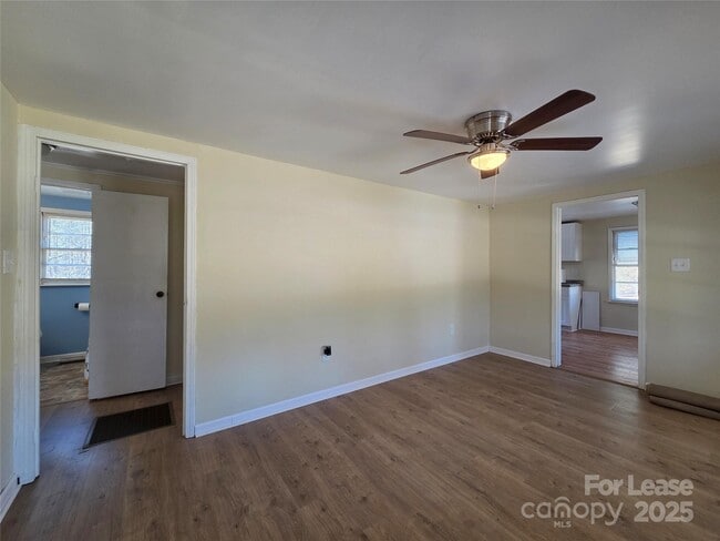 Building Photo - 8334 Oak Tree Rd