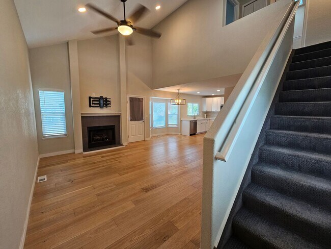 Building Photo - Beautiful 4 Bed, 3 Bath Home In Stetson Hi...