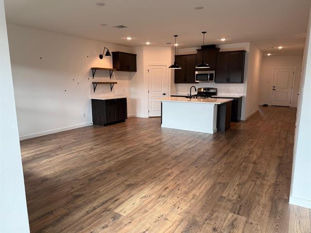 Foto del edificio - 14910 Baikal Dr