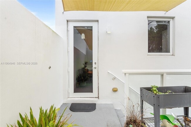 Foto del edificio - 10560 NW 64th Terrace