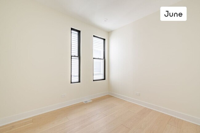 Foto del edificio - ROOM ONLY in 4-bed/2.5-bath Home