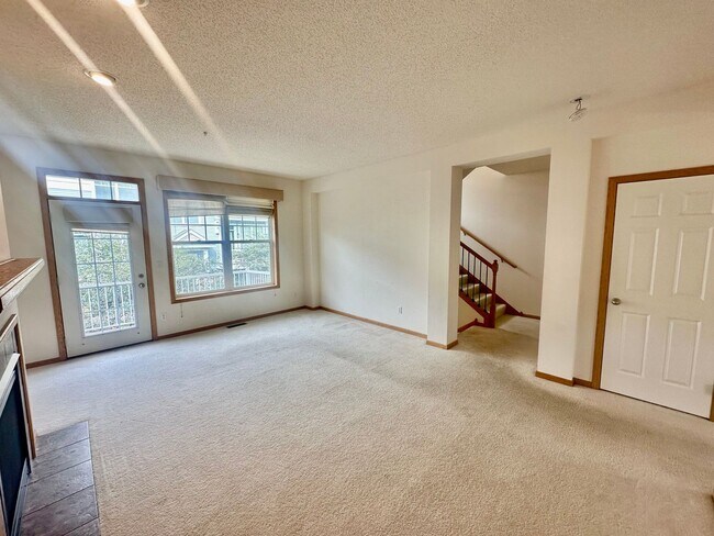 Foto del edificio - Gorgeous X-Large 4 Bedroom Townhome in Maplewood!