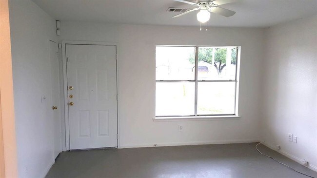 Building Photo - 9802 Thorn St