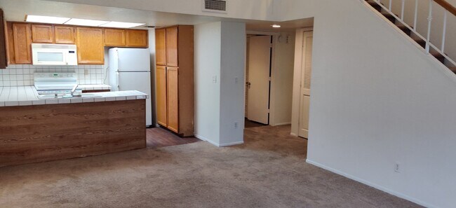 Building Photo - Tempe 3/2 townhome close to ASU! August 20...