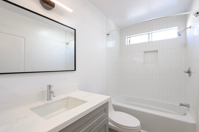 Building Photo - 11737 Courtleigh Dr