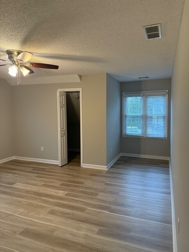 Building Photo - 1601 Willow Way