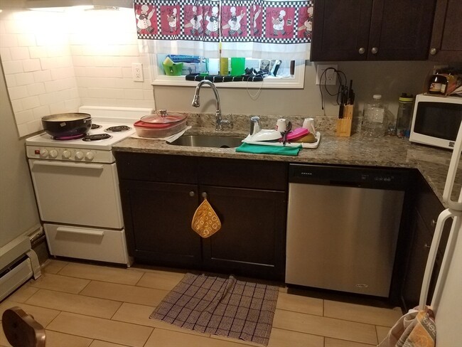 Building Photo - 10 Andria Rd