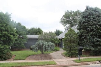Building Photo - 16 Monica Dr
