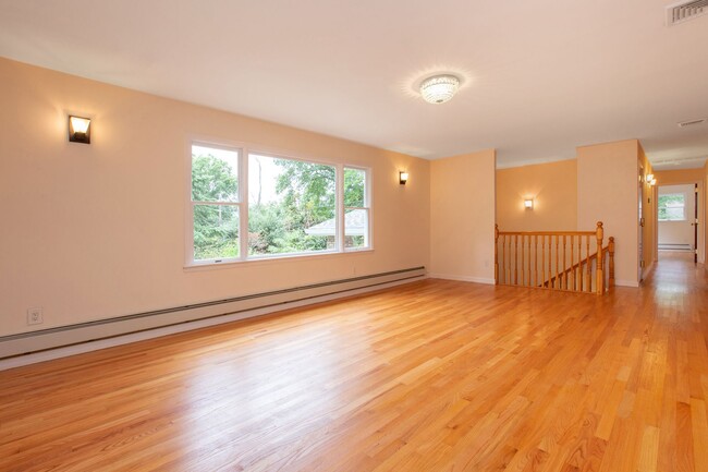 Building Photo - 763 Closter Dock Rd
