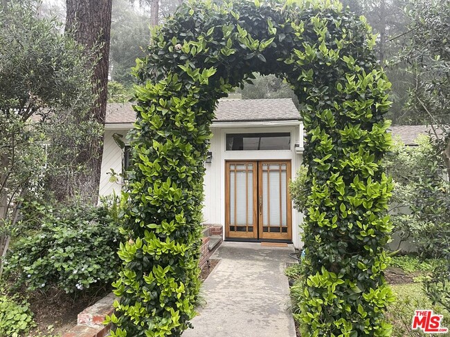 Foto del edificio - 5320 Palm Dr