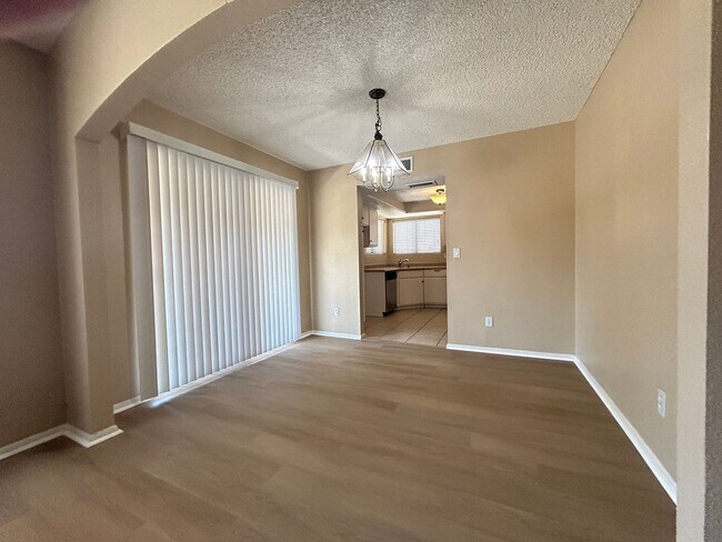 Foto del edificio - 8033 W McLellan Rd