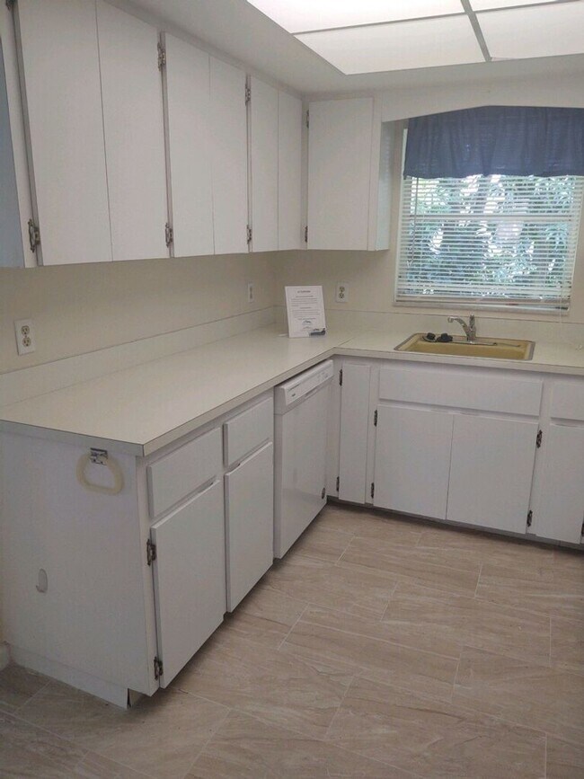 Foto del edificio - Completely Remodeled ~ 2/2 Single Family H...