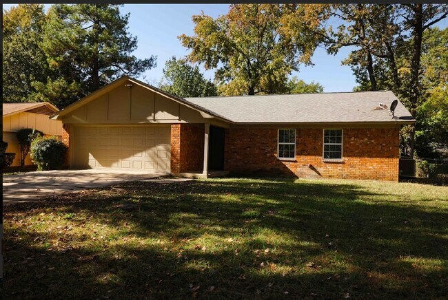 Building Photo - Spring Lake Park Home Available for rent!
