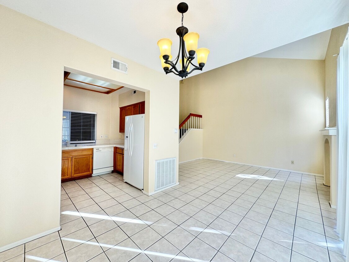 Primary Photo - Beautiful 2Bd/2.5Ba Town House With A 2 Ca...