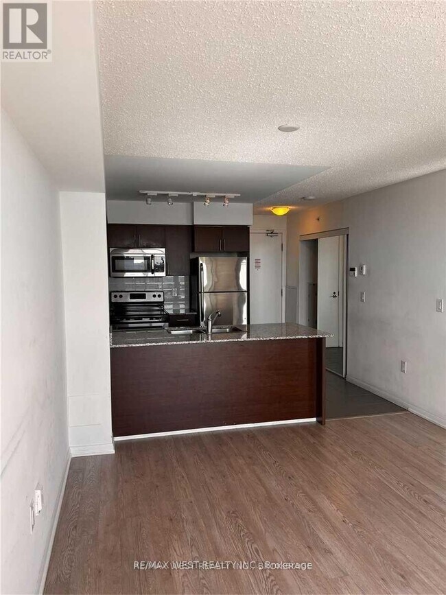 Photo du bâtiment - 800 Lawrence Ave W