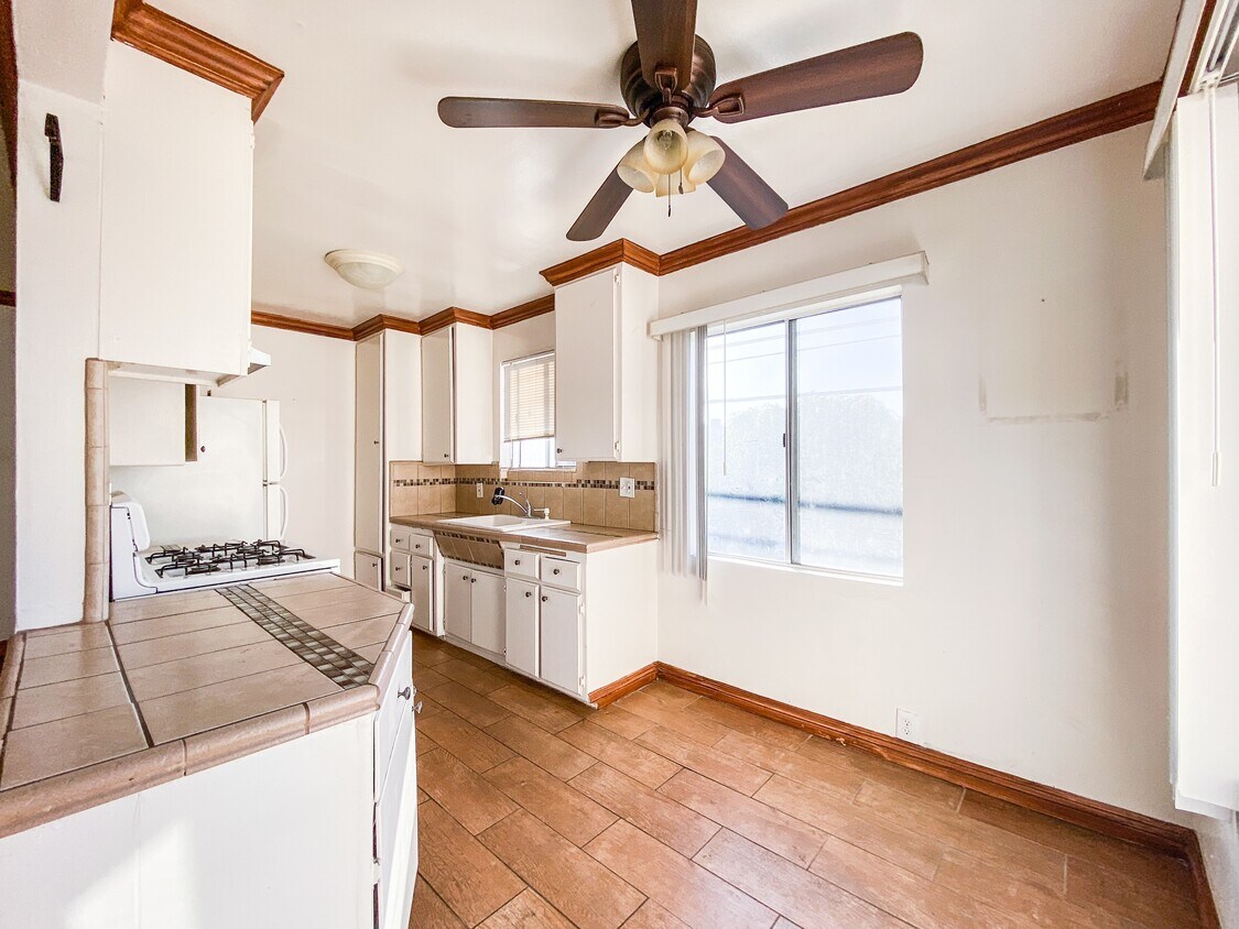 Primary Photo - 634 N Kingsley Dr