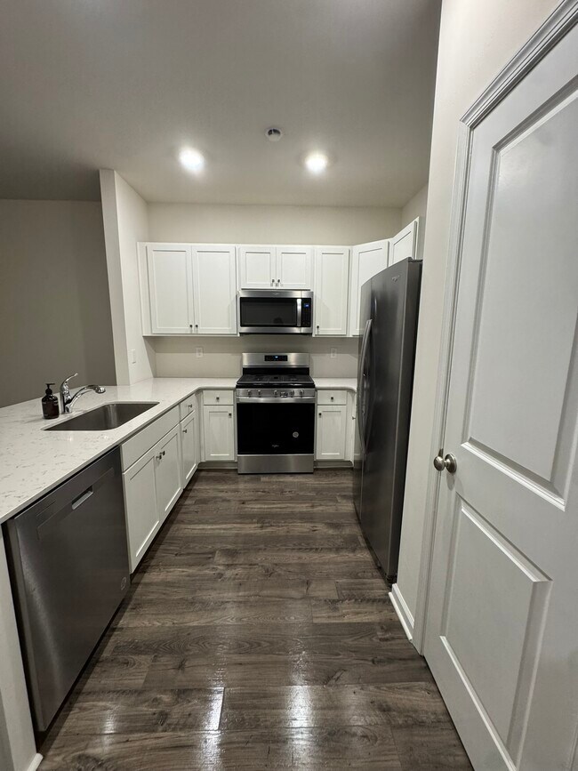 Building Photo - 312 Mazzeo Dr