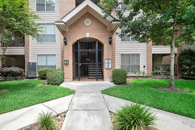 Building Photo - 8051 Bay Branch Dr