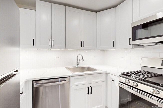 Building Photo - 20 W 64th St