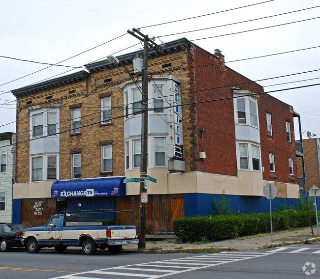 Foto del edificio - 65-67 Watervliet Ave