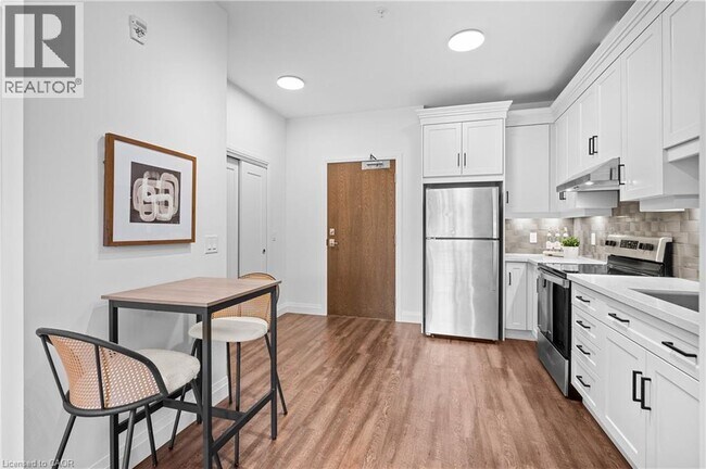 Photo du bâtiment - 30 Hamilton St S