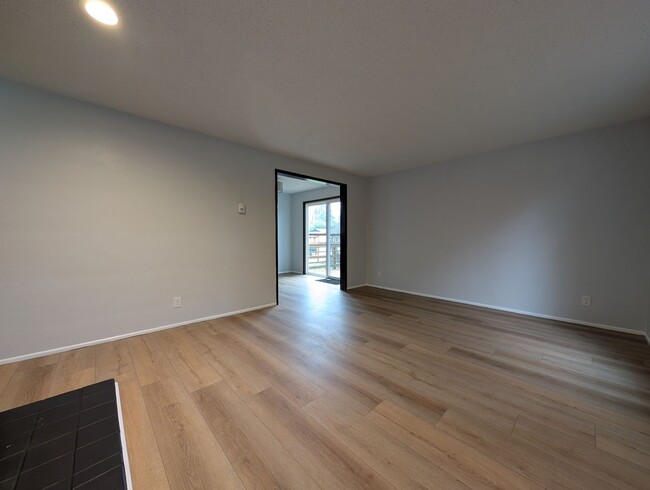 Foto del edificio - Nice 3-Bedroom, 2.5-Bathroom Duplex With G...