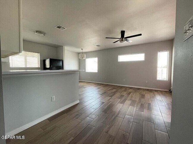 Foto del edificio - 9467 Landry McKee Ln