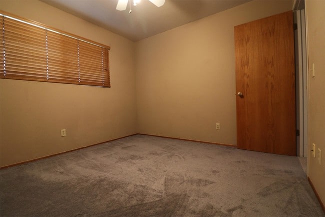 Building Photo - 19307 Creekside Cir