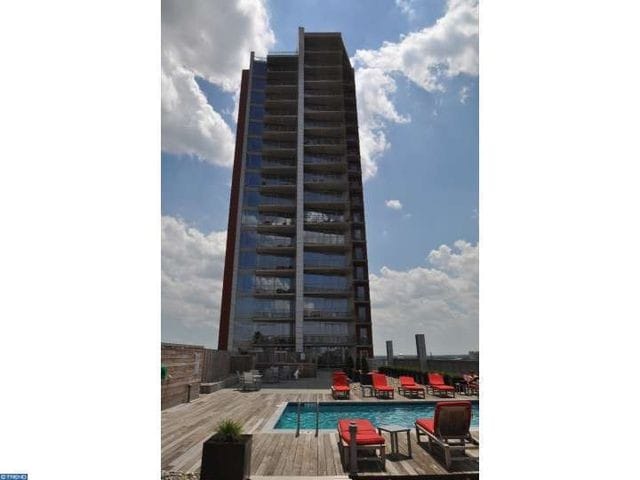 River Tower Building - 105 Christina Landing Dr