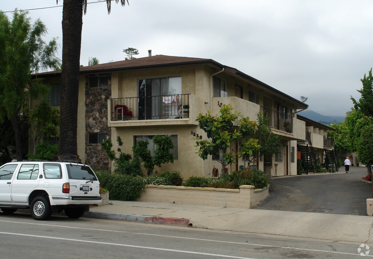 Primary Photo - 1220 Bath St