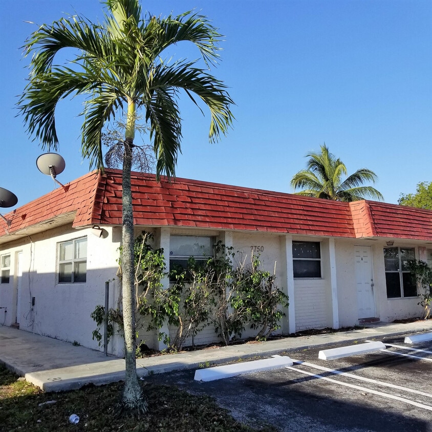 Primary Photo - 7750 SW 10th Ct