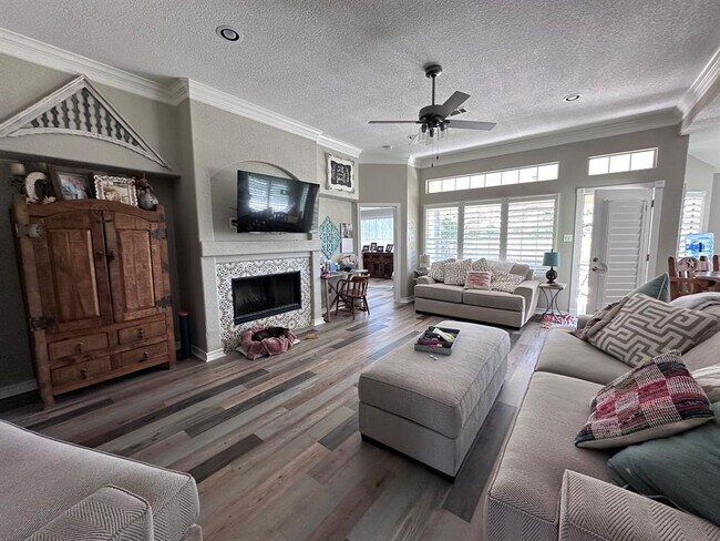 Foto del edificio - 30218 Briarcrest Dr