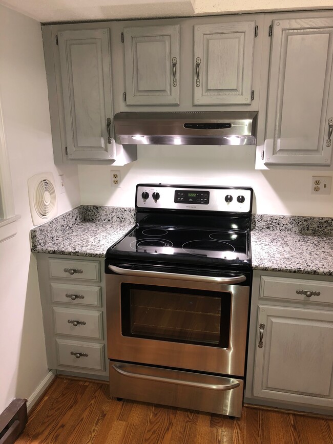 new kitchen - 23 Farmington Meadow Dr