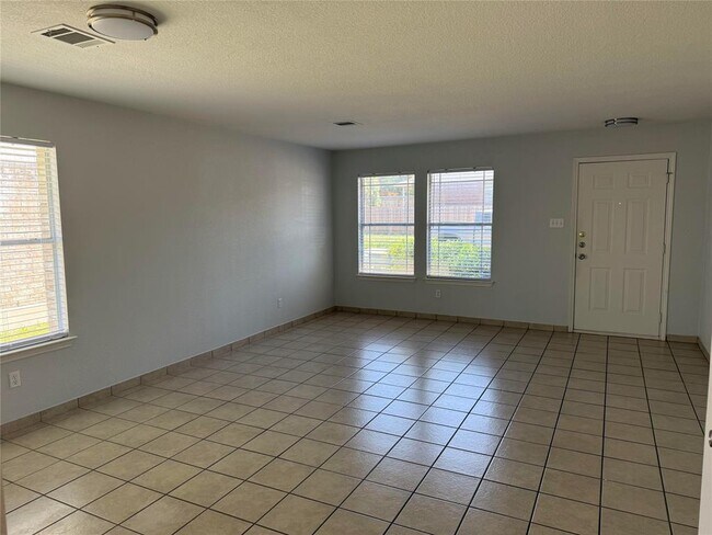 Building Photo - 15220 Drusilla's Dr