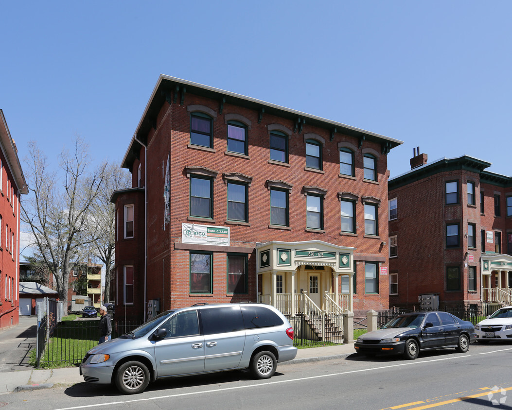 Building Photo - 670-676 Broad St