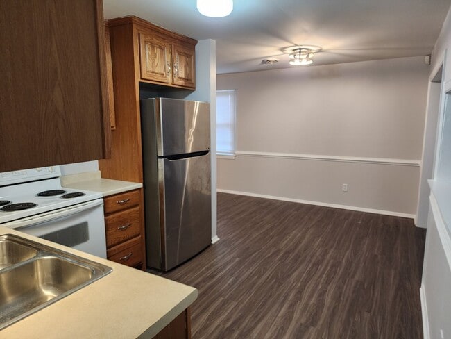 Building Photo - Updated 3 Bedroom, 1 bath with Large Backyard!