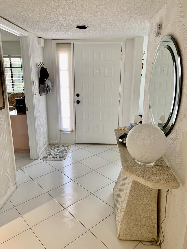 Foto del edificio - 15783 Loch Maree Ln