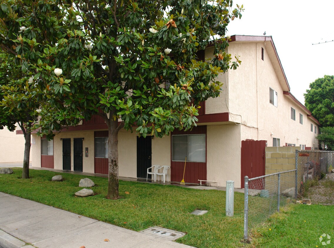 Building Photo - 16531 Randall Ave