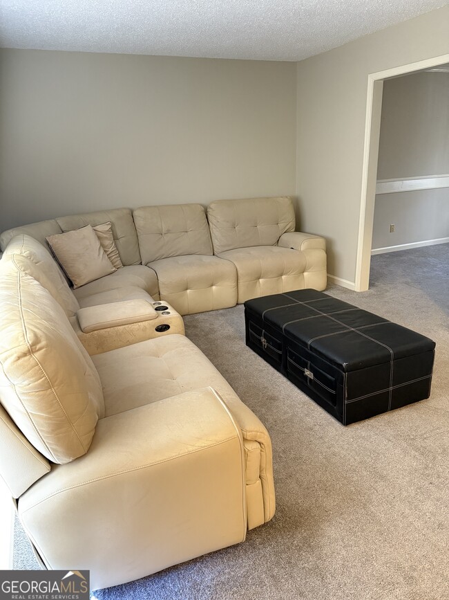 Building Photo - 4678 N Springs Ln