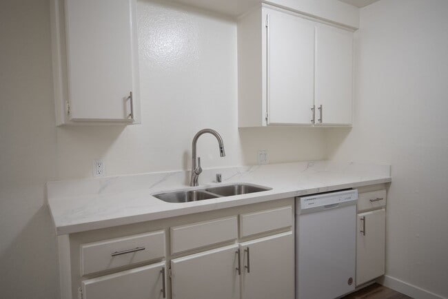 Building Photo - 11225 Huston St
