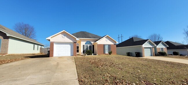 Foto del edificio - 4 bedroom 2 bath North Columbus, Georgia